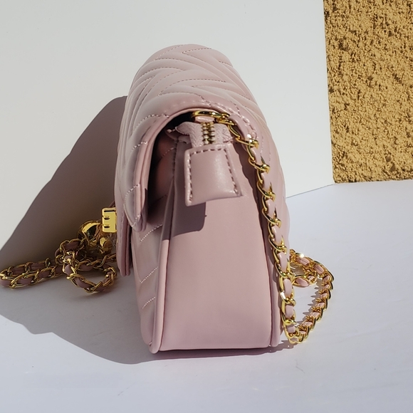 AR New York Women's Quilted Pink Leather Crossbody Bag Chain Strap - Picture 3 of 6